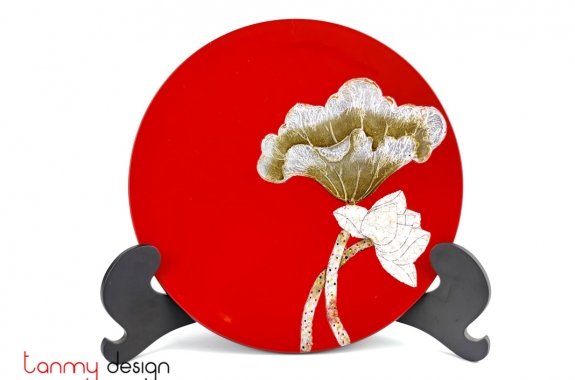 Đĩa sơn mài tròn đỏ vẽ hoa sen cẩn trứng 25 cm ( không kèm chân đế)